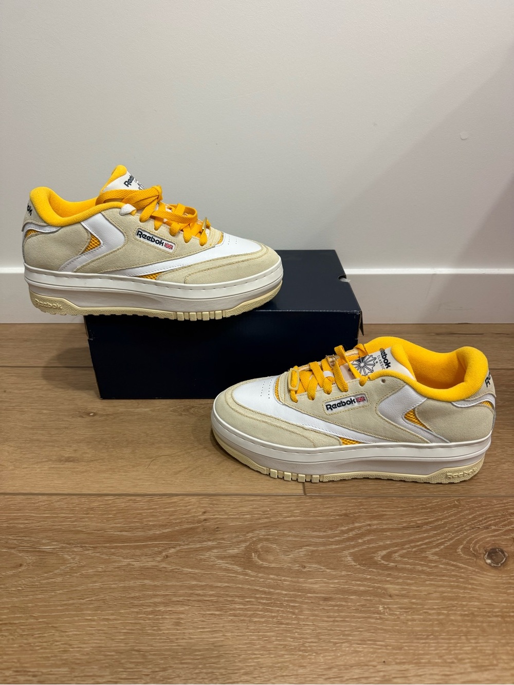 New W/O Box! Women’s Reebok Club C Extra Beige White Yellow Sneakers Size 10.5